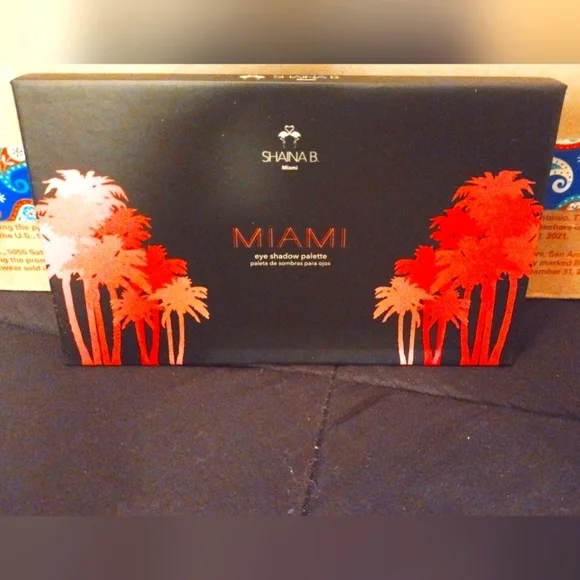 Miami 8 color eyeshadow palette - Picture 1 of 6